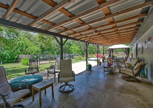 4th image of 411 Bohlmann Ave, Schulenburg, TX 78956 | MLS# 33836620