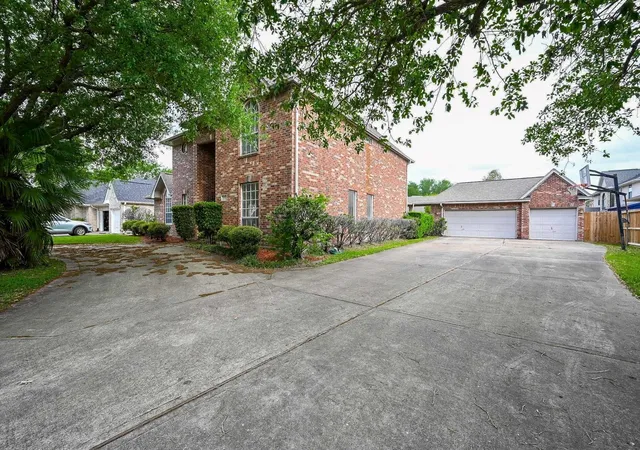 5th image of 8102 Ashley Circle Dr S, Houston, TX 77071 | MLS# 91490724