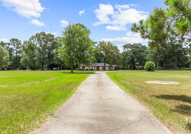 Photo 2 of Single family home for sale at 15856 Dewberry Ln, Conroe, TX 77302 | MLS# 7617559 | Listing updated on 2026-09-01
