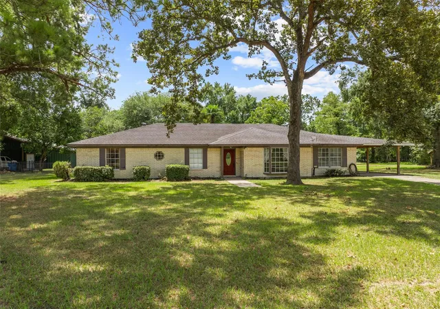 Photo 3 of Single family home for sale at 15856 Dewberry Ln, Conroe, TX 77302 | MLS# 7617559 | Listing updated on 2026-09-01