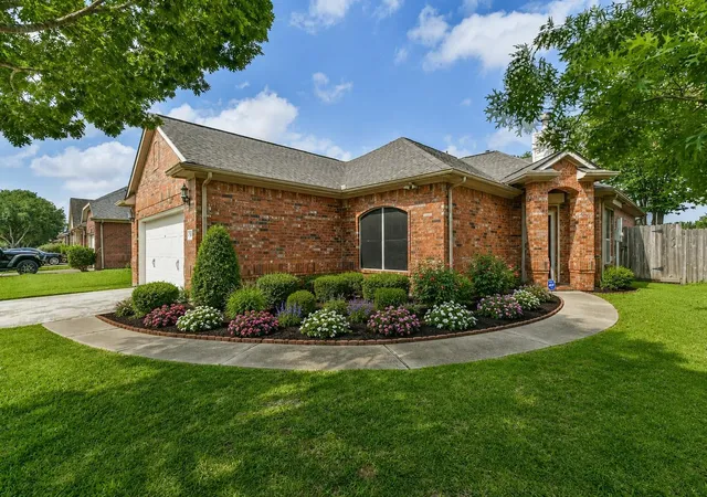 1st image of 4055 Bentwood Dr, Dickinson, TX 77539 | MLS# 82501863