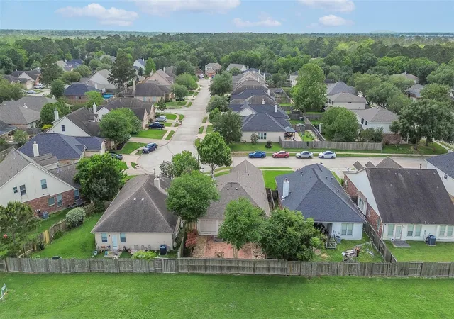 3rd image of 4055 Bentwood Dr, Dickinson, TX 77539 | MLS# 82501863
