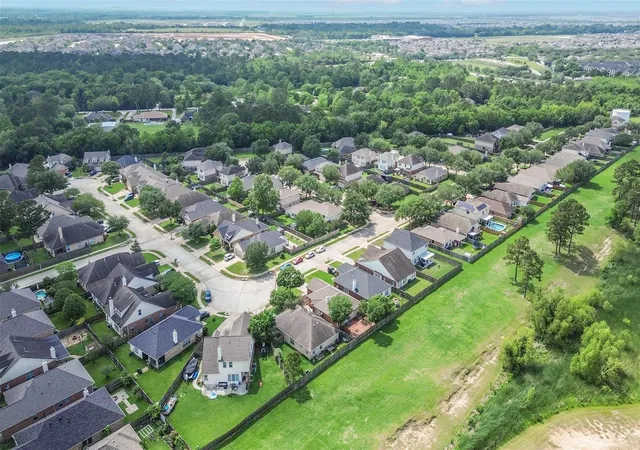 5th image of 4055 Bentwood Dr, Dickinson, TX 77539 | MLS# 82501863