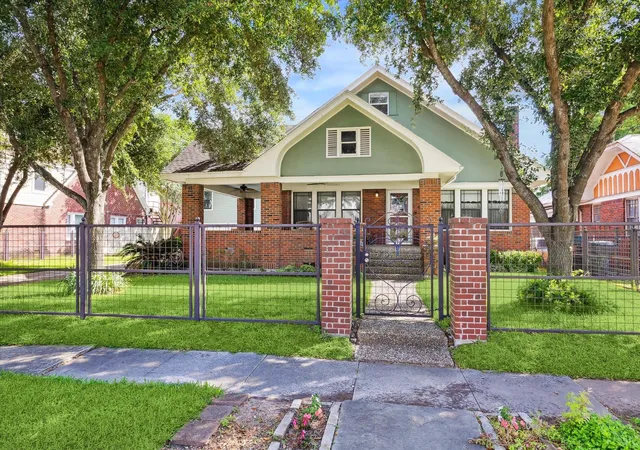 1st image of 2302 Wentworth St, Houston, TX 77004 | MLS# 32547255