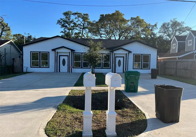 Photo 3 of Land for sale at 6908 S Hall St, Houston, TX 77028 | MLS# 37529978 | Listing updated on 2025-11-12