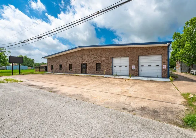 Photo 1 of Mansion for sale at 8621 Hwy 6, Hitchcock, TX 77563 | MLS# 21471906 | Listing updated on 2026-09-09