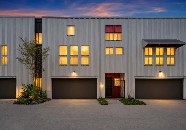 Townhouse for sale at 219 W Gray St, Houston, TX 77019 | MLS# 28996507