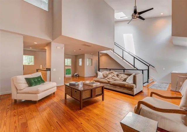 Photo 3 of Townhouse for sale at 219 W Gray St, Houston, TX 77019 | MLS# 28996507 | Listing updated on 2026-08-24