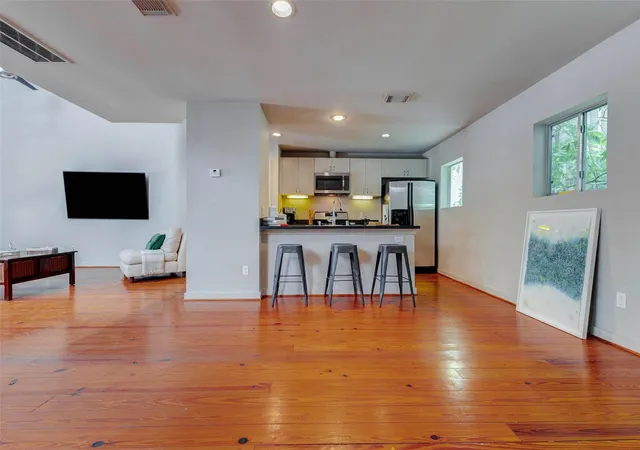 Photo 3 of Townhouse for sale at 219 W Gray St, Houston, TX 77019 | MLS# 28996507 | Listing updated on 2026-08-24