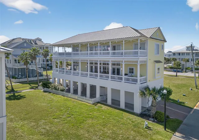 Photo 2 of Single family home for sale at 730 Beachtown Psge, Galveston, TX 77550 | MLS# 60353079 | Listing updated on 2026-08-15