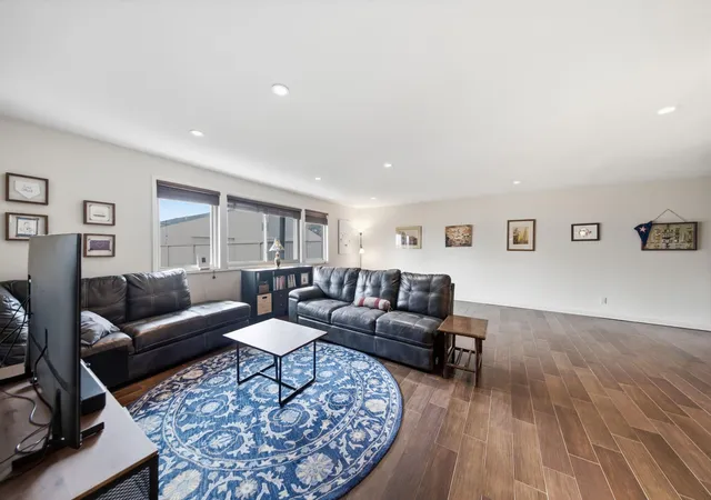 Photo 3 of Condo for sale at 6485 Byp Glen Rd #6485, Houston, TX 77057 | MLS# 72485867 | Listing updated on 2026-07-28