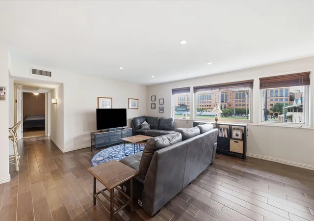 Photo 3 of Condo for sale at 6485 Byp Glen Rd #6485, Houston, TX 77057 | MLS# 72485867 | Listing updated on 2026-07-28