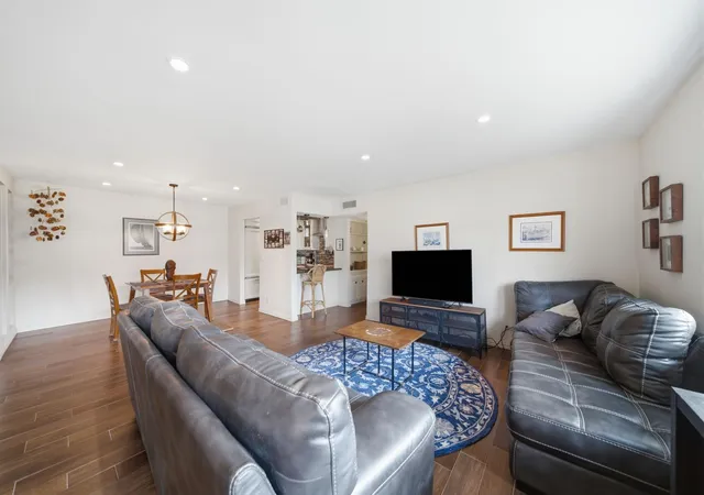 Photo 4 of Condo for sale at 6485 Byp Glen Rd #6485, Houston, TX 77057 | MLS# 72485867 | Listing updated on 2026-07-28