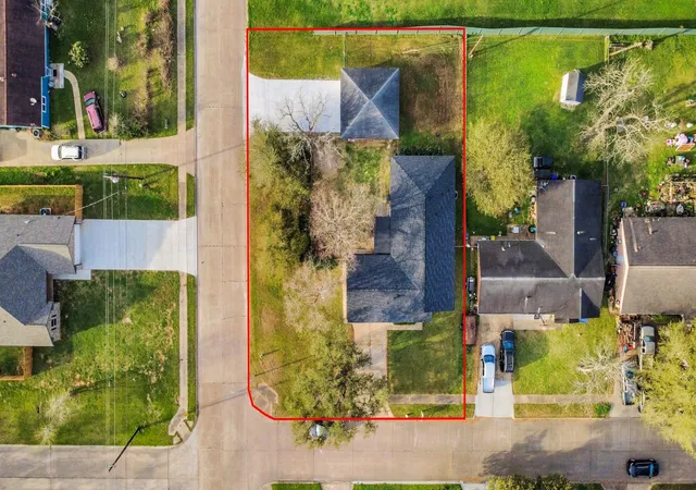 4th image of 101 Talisman St, Lake Jackson, TX 77566 | MLS# 96396960