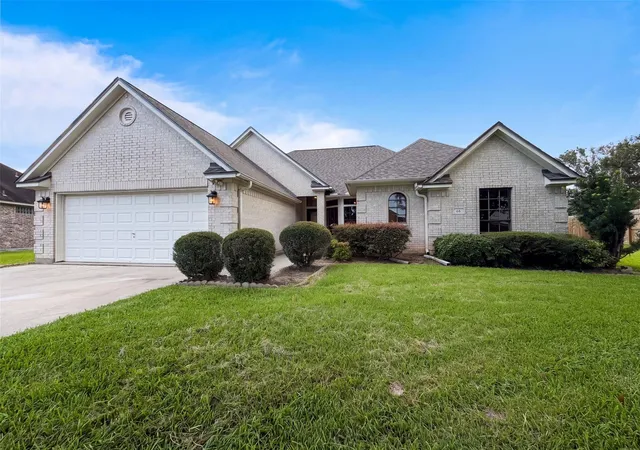 Homes for sale in Lake Jackson, TX | 66 Tangerine Ct, Lake Jackson, TX 77566 | MLS# 77579810