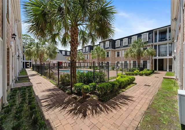 2nd image of 359 N Post Oak Ln, Houston, TX 77024