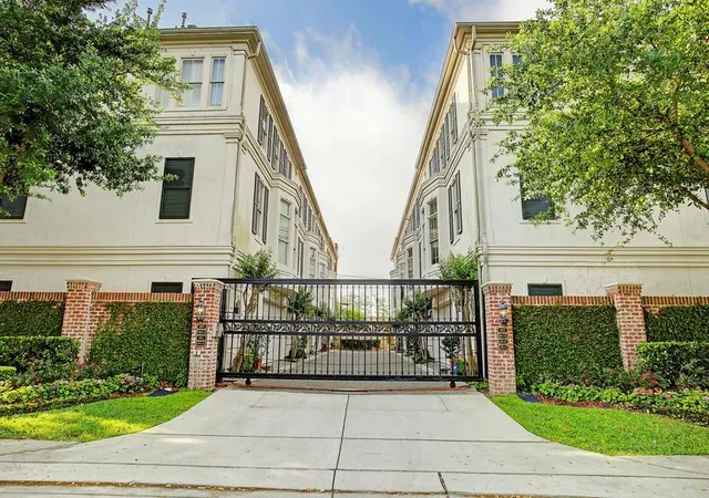 Homes for sale in Houston, TX | 4013 Bellefontaine St #C, Houston, TX 77025 | MLS# 37200063