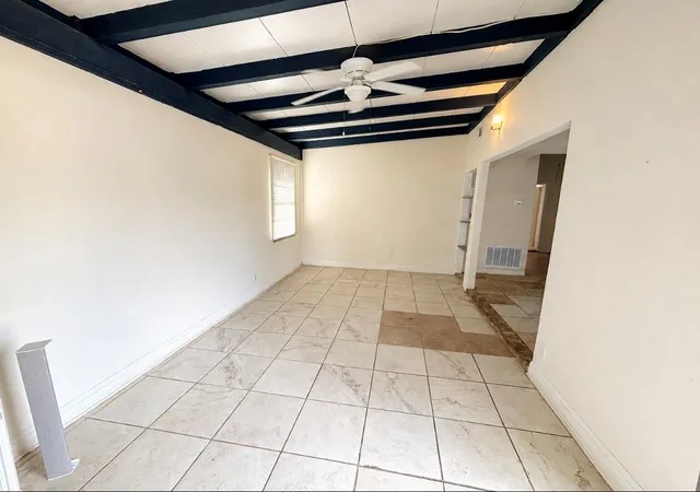 Photo 3 of Single family home for sale at 9113 Oak Knoll Ln, Houston, TX 77078 | MLS# 39024072 | Listing updated on 2026-08-18