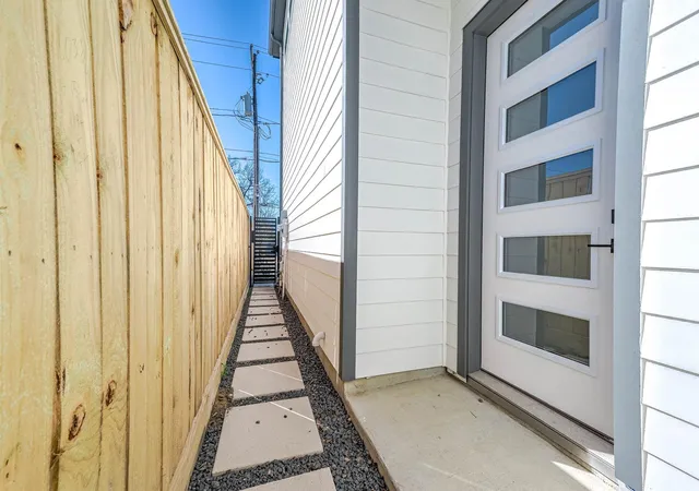 Photo 4 of Single family home for sale at 3411 Mcgowen St, Houston, TX 77004 | MLS# 7379519 | Listing updated on 2026-09-17