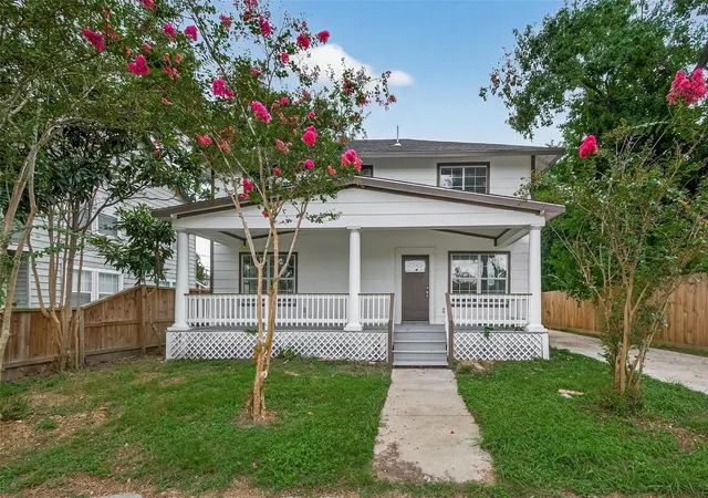 Photo 1 of Single family home for sale at 1933 Santa Rosa St, Houston, TX 77023 | MLS# 59891968 | Listing updated on 2026-08-19