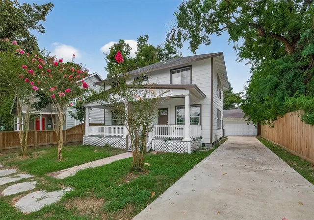 Photo 3 of Single family home for sale at 1933 Santa Rosa St, Houston, TX 77023 | MLS# 59891968 | Listing updated on 2026-08-19