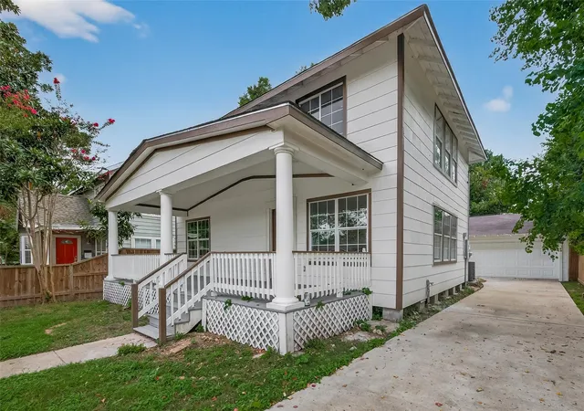 Photo 4 of Single family home for sale at 1933 Santa Rosa St, Houston, TX 77023 | MLS# 59891968 | Listing updated on 2026-08-19