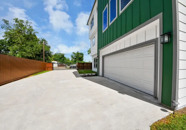 40th image of 926 N Victory Dr, Houston, TX 77088 | MLS# 53567015