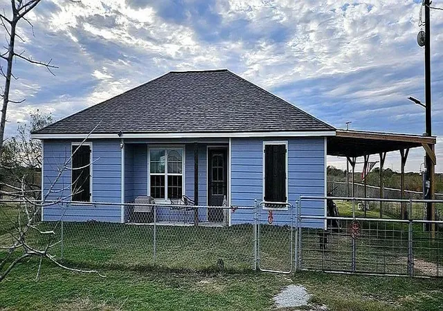 Photo 1 of Single family home for sale at 98 Dog Fish Dr, Palacios, TX 77465 | MLS# 68784806 | Listing updated on 2026-09-12