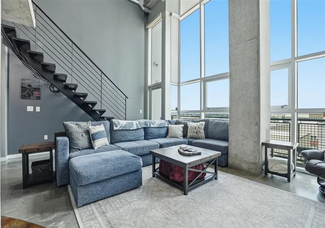 3rd image of 2000 Bagby St #9422, Houston, TX 77002 | MLS# 84335584