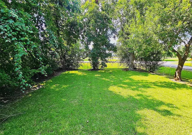 2nd image of 2311 12th Ave, La Marque, TX 77568 | MLS# 65092539