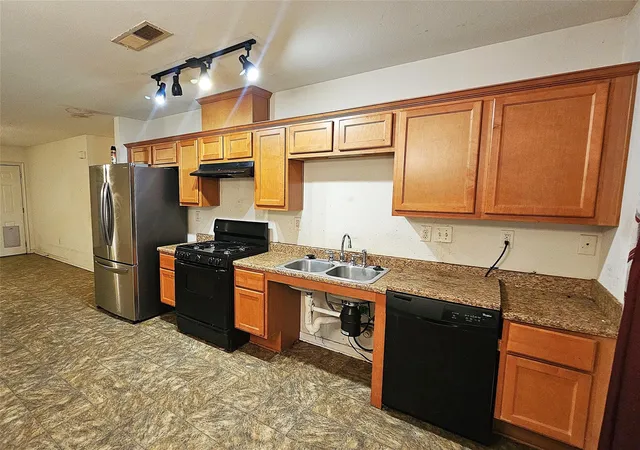 Photo 3 of Sale Pending at 2311 12th Avenue, La Marque, TX 77568 | MLS# 65092539 | Listing updated on 2026-09-09