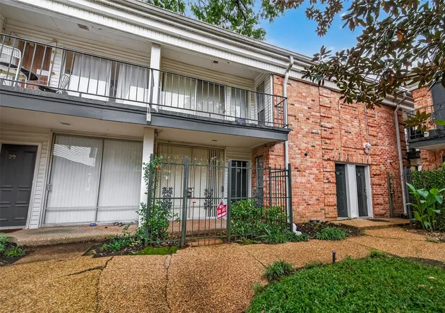 3rd image of 3400 Timmons Ln #31, Houston, TX 77027 | MLS# 52761015