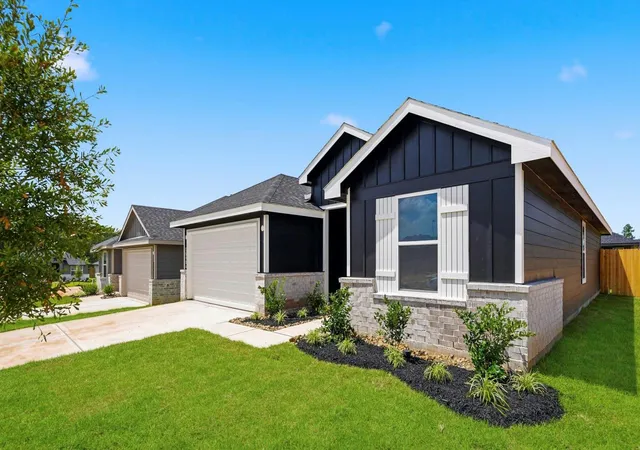 Photo 2 of Single family home for sale at 15906 Maybelle St, Montgomery, TX 77316 | MLS# 21556577 | Listing updated on 2026-09-14