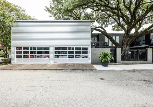 1st image of 1219 Banks St #1, Houston, TX 77006 | MLS# 39070748
