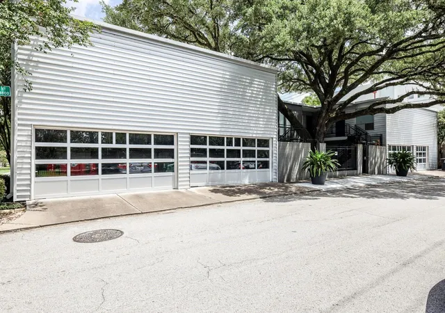 3rd image of 1219 Banks St #1, Houston, TX 77006 | MLS# 39070748
