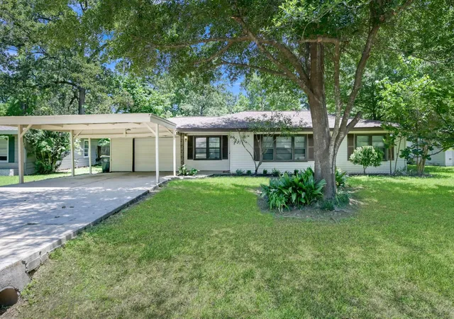 Photo 1 of Single family home for sale at 210 Harris Blvd, Conroe, TX 77301 | MLS# 6294102 | Listing updated on 2026-09-14