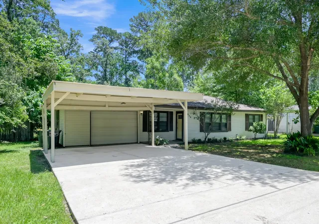 Photo 2 of Single family home for sale at 210 Harris Blvd, Conroe, TX 77301 | MLS# 6294102 | Listing updated on 2026-09-14