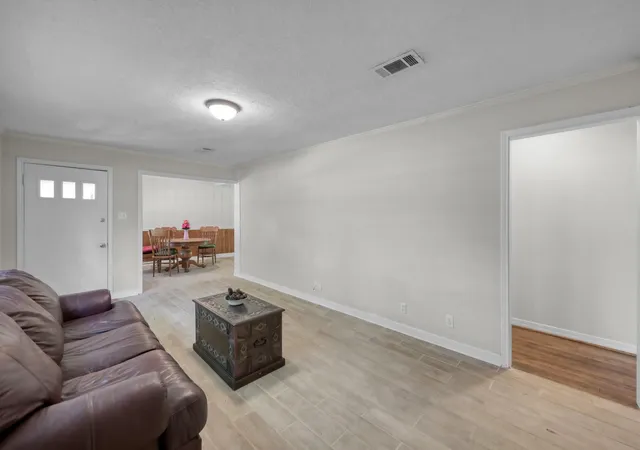 Photo 3 of Single family home for sale at 210 Harris Blvd, Conroe, TX 77301 | MLS# 6294102 | Listing updated on 2026-09-14
