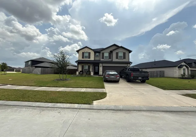 Photo 3 of Single family home for sale at 927 Alaska Cedar Dr, Crosby, TX 77532 | MLS# 8771237 | Listing updated on 2026-09-17