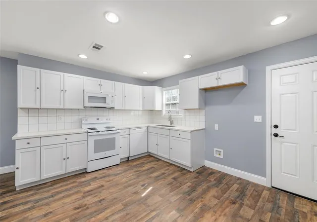 Photo 3 of Single family home for sale at 5102 Carmen St, Houston, TX 77033 | MLS# 21508051 | Listing updated on 2026-08-06