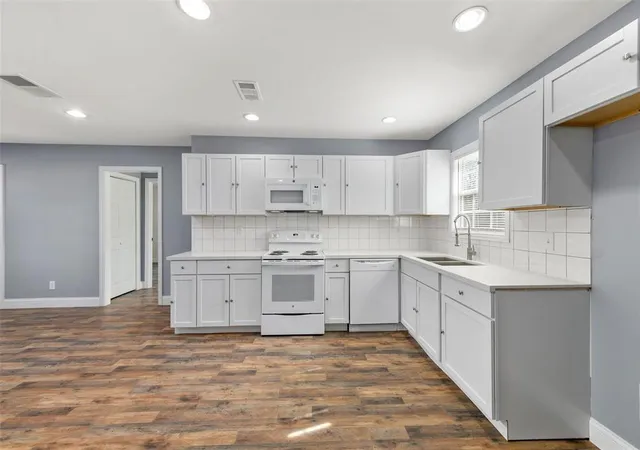 Photo 4 of Single family home for sale at 5102 Carmen St, Houston, TX 77033 | MLS# 21508051 | Listing updated on 2026-08-06