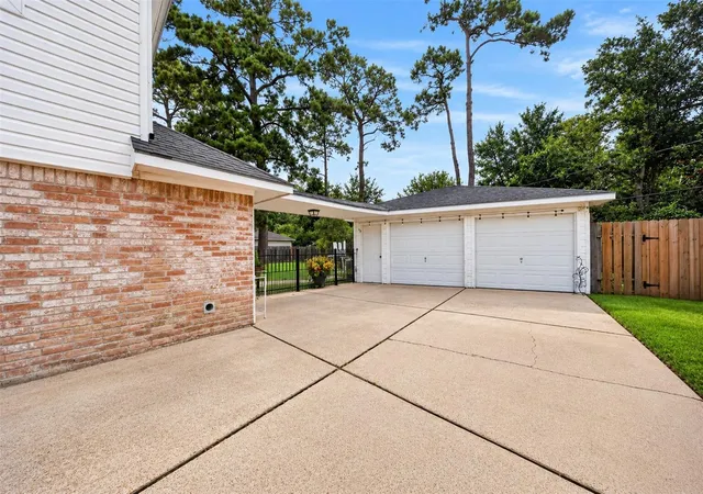 Photo 4 of Single family home for sale at 5407 Old Lodge Dr, Houston, TX 77066 | MLS# 53335999 | Listing updated on 2026-09-06