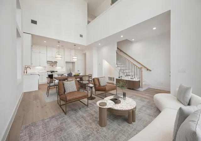4th image of 949 Blackshire Ln, Houston, TX 77055 | MLS# 2845400