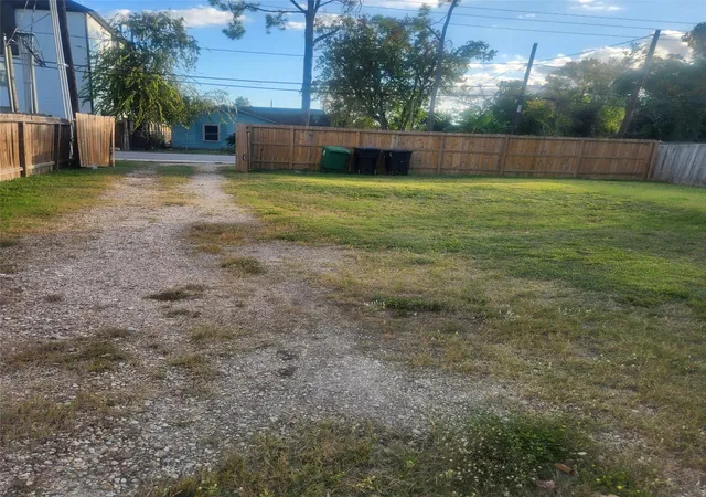 Photo 1 of Land for sale at 320 Thornton Rd, Houston, TX 77018 | MLS# 31407521 | Listing updated on 2026-09-12