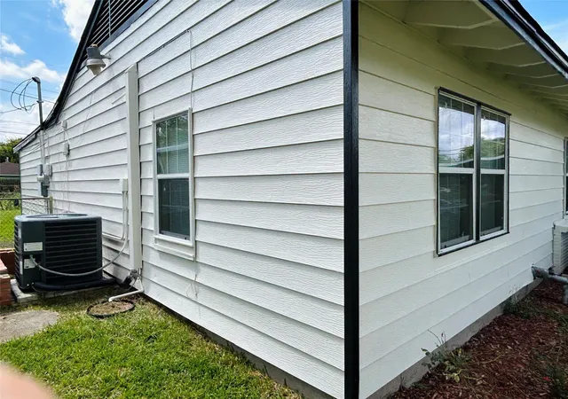 Photo 3 of Single family home for sale at 5806 Beldart St, Houston, TX 77033 | MLS# 73803231 | Listing updated on 2026-06-26