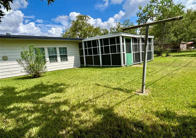 Photo 4 of Single family home for sale at 5806 Beldart St, Houston, TX 77033 | MLS# 73803231 | Listing updated on 2026-06-26