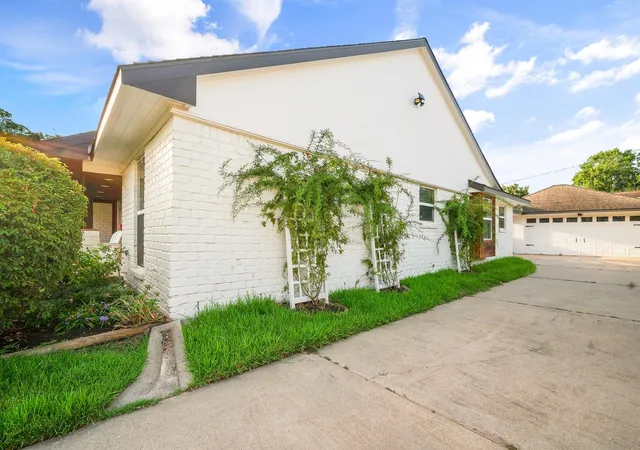 3rd image of 10703 Valley Forge Dr, Houston, TX 77042 | MLS# 62310000
