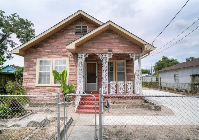 2nd image of 1111 Wooding St, Houston, TX 77011 | MLS# 3259712