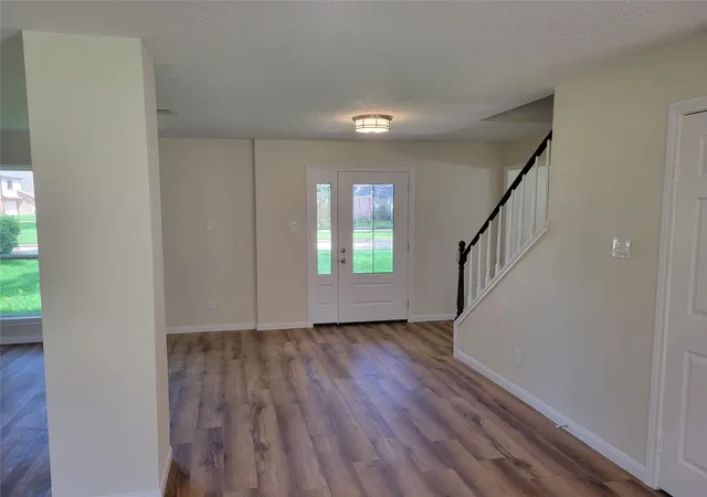 Photo 2 of Sale Pending at 5306 Green Springs Dr, Houston, TX 77066 | MLS# 66604077 | Listing updated on 2026-09-22