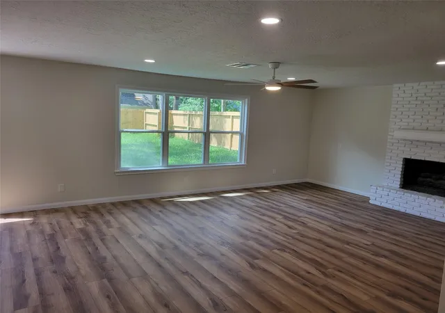 Photo 4 of Sale Pending at 5306 Green Springs Dr, Houston, TX 77066 | MLS# 66604077 | Listing updated on 2026-09-22